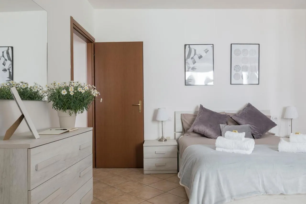 Aura Apartment - Como City Centre