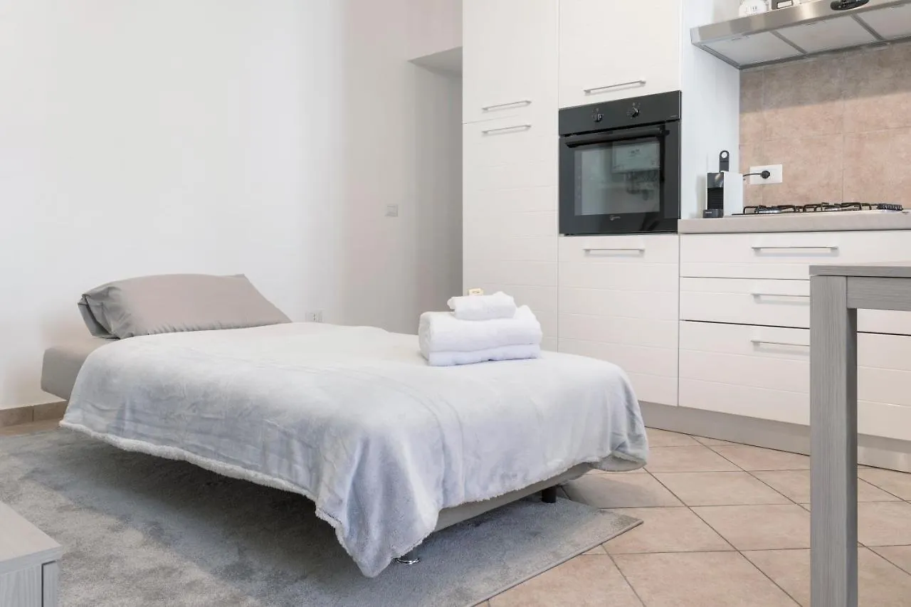 Aura Apartment - Como City Centre Italia